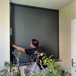 Cửa nhôm xếp cho khu vực cửa sổ che nắng che mưa