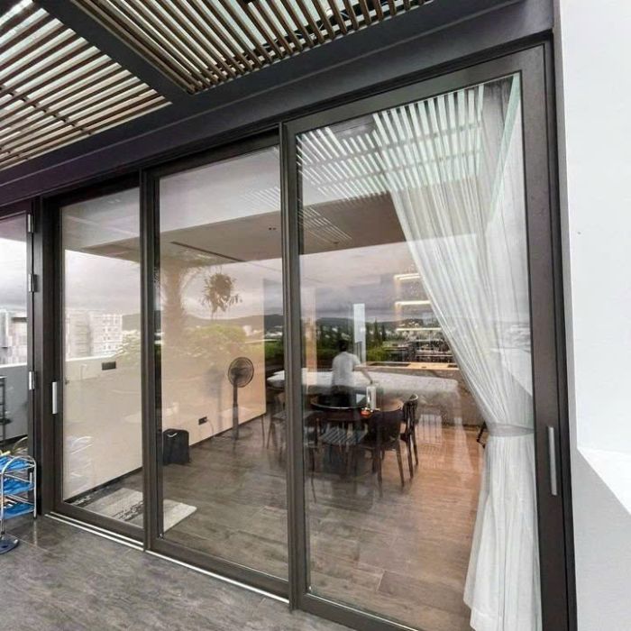 Cửa trượt quay 3 cánh màu xám đá