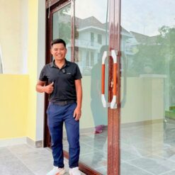 Cửa trượt quay màu gỗ trắc