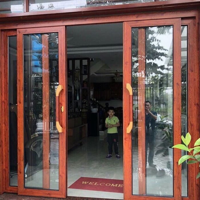 Cửa trượt quay màu vân gỗ