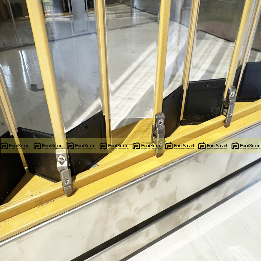 Cửa xếp lá nhôm sơn màu theo yêu cầu