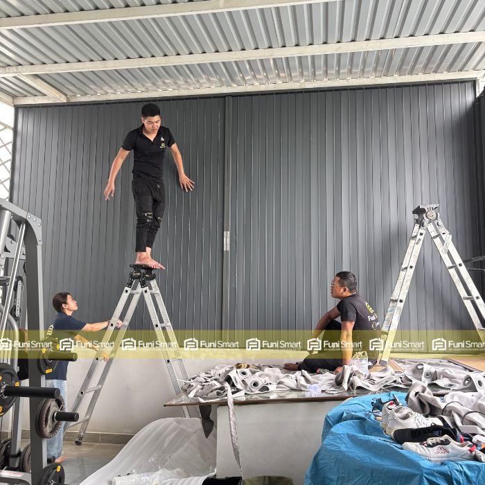 Cửa xếp vách ngăn che nắng mưa ban công