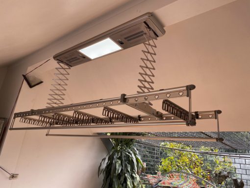 Giàn phơi điều khiển từ xa GLS450 với tác dụng sấy khô và khử khuẩn hiện đại