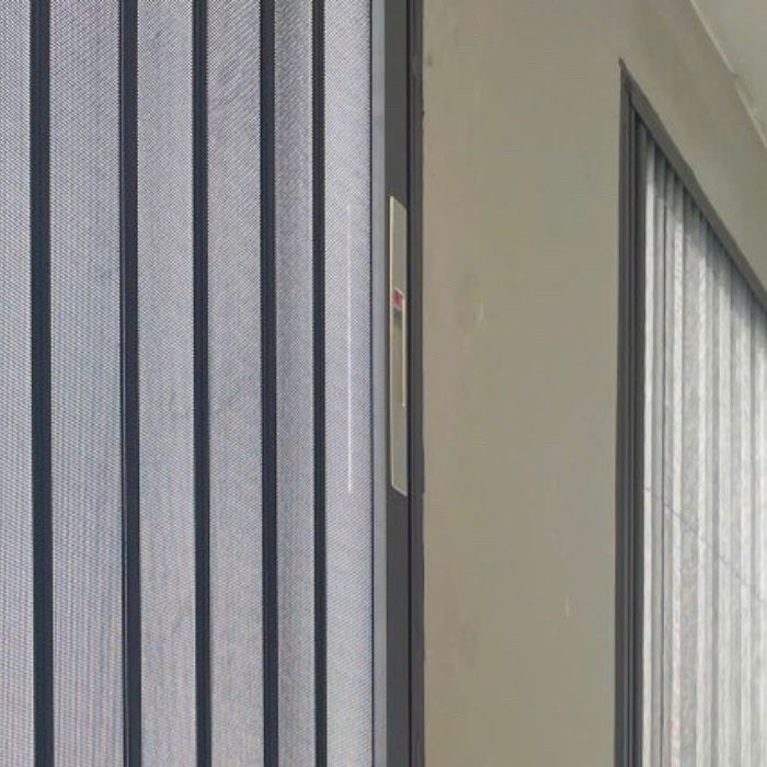Chốt khoá chống trộm của cửa lưới bảo vệ ban công