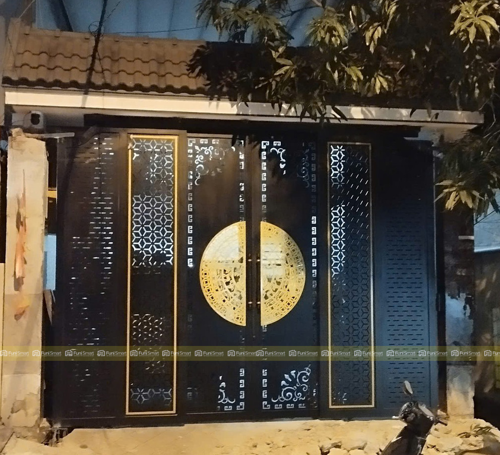 Cửa cổng sắt trượt quay màu đen CNC đẹp xu hướng