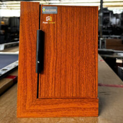 Cửa nhôm tổ ong màu vân gỗ tại Funismart