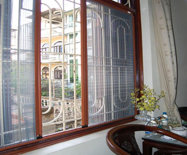 Cửa sổ lưới chống muỗi vân gỗ