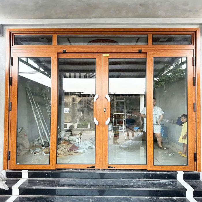 Cửa trượt quay màu vân gỗ hãng nhôm Eurotech