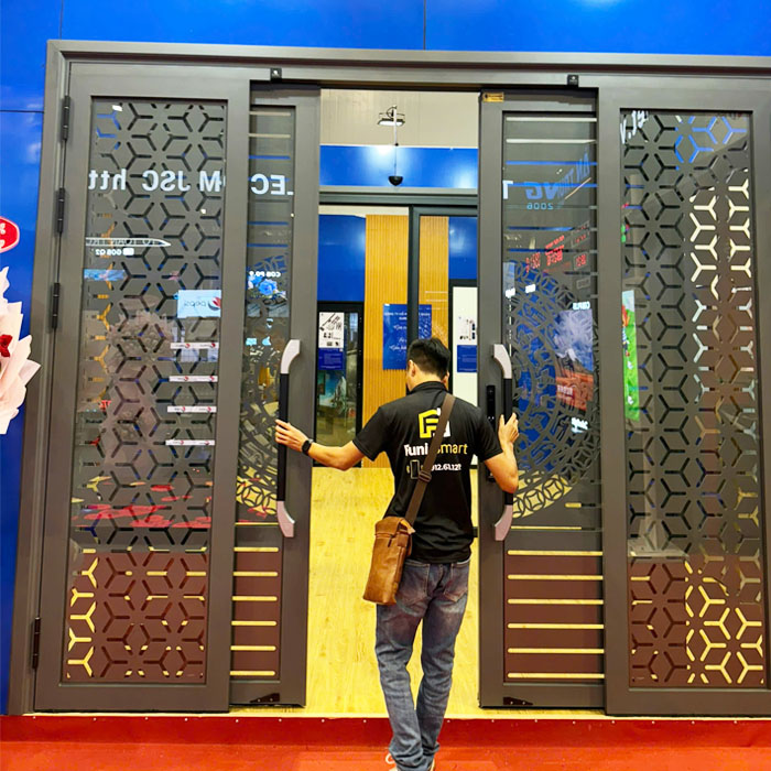 Cửa trượt quay tấm CNC kết hợp kính chống ồn chống bụi Cửa trượt quay tấm CNC kết hợp kính chống ồn chống bụi