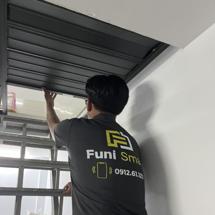 Nắp đậy cầu thang xếp lá nhôm đặc bền chắc
