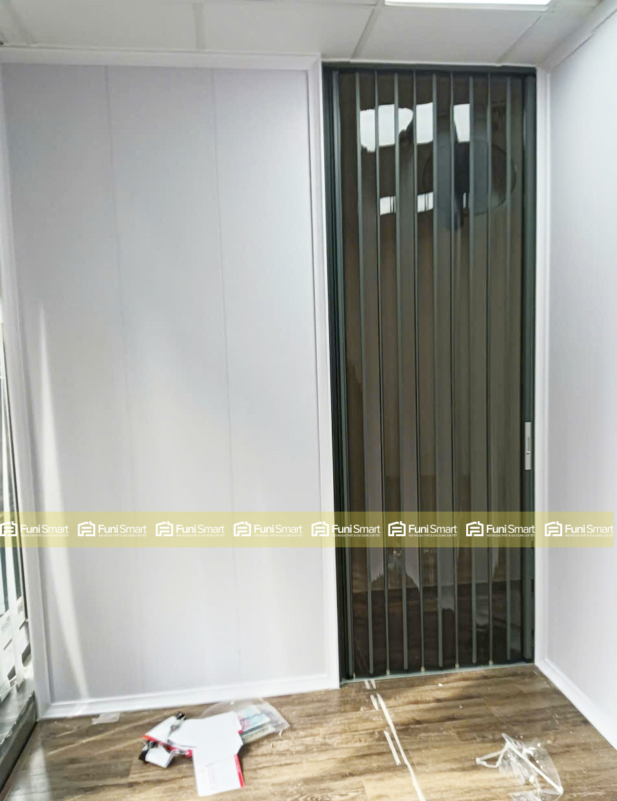 Vách ngăn phòng nhựa PVC kết hợp cửa xếp lá nhôm