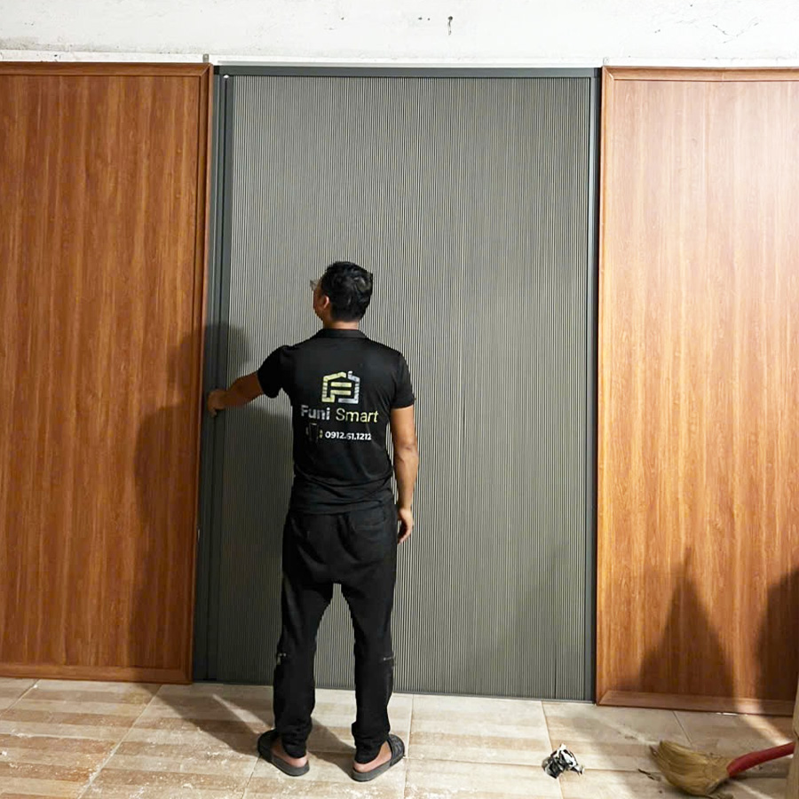 Vách ngăn phòng 2 trong 1 nhựa Nano kết hợp cửa xếp rèm tổ ong