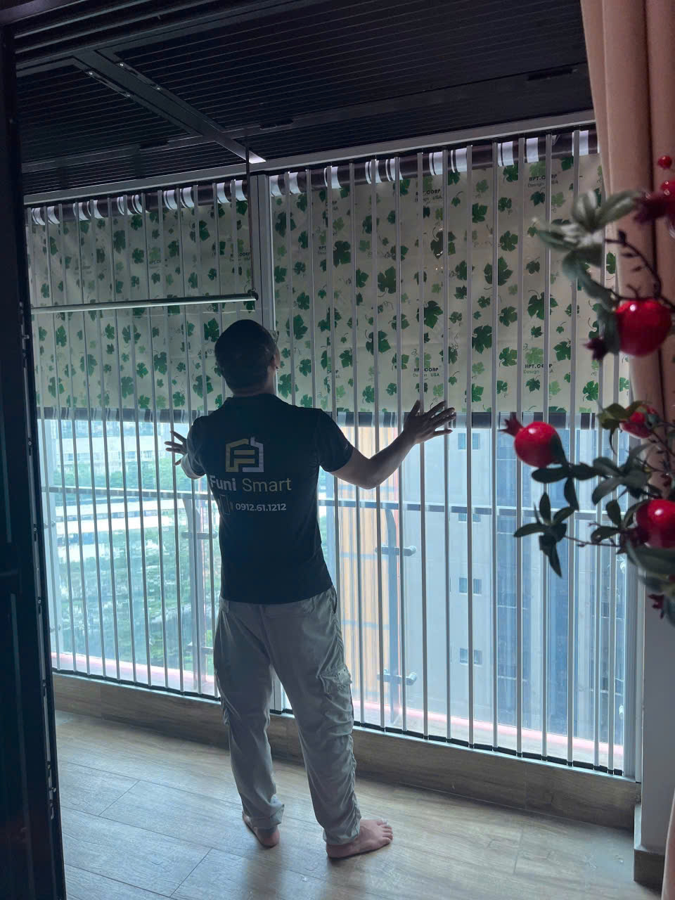 Vách ngăn nhựa trong suốt che nắng mưa ban công